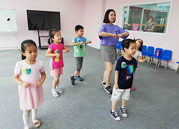 孩子有个小主持人梦，想去天津早知道打牢基本