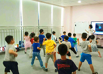 早知道教育全民运动齐参与，锻炼身体欢乐多