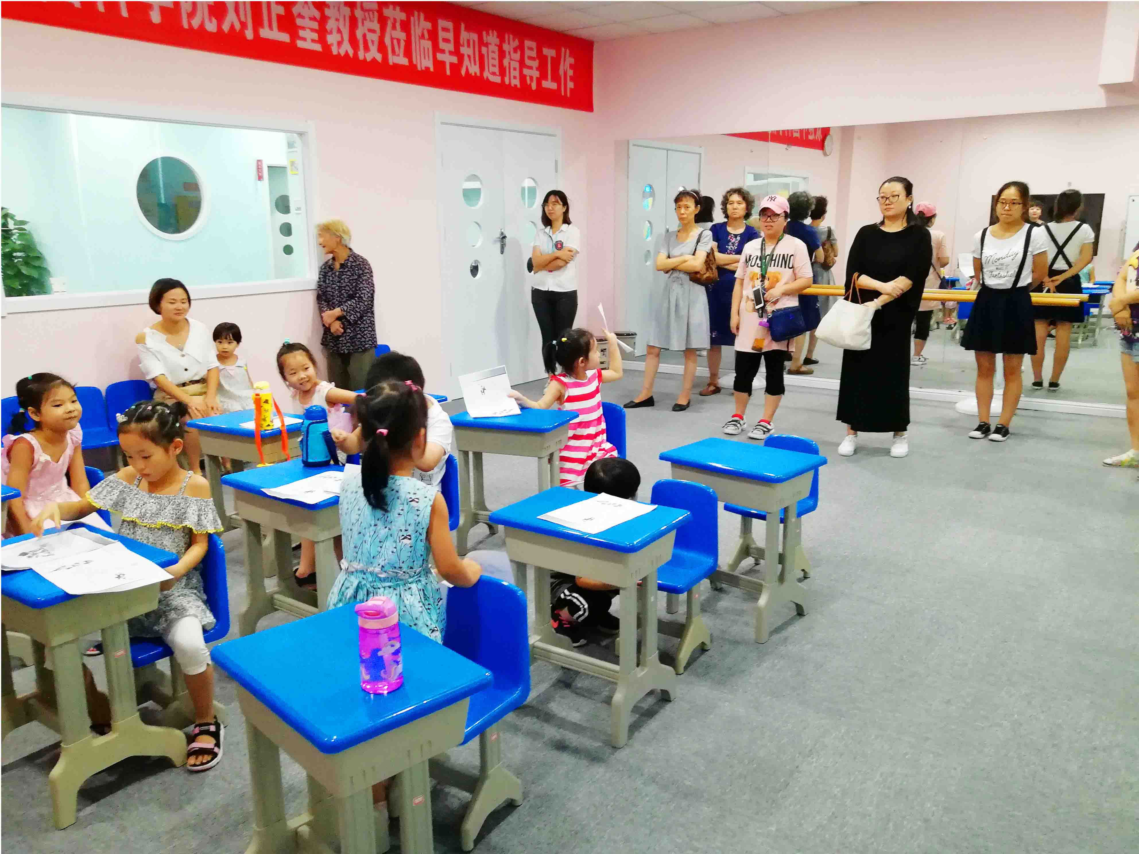 我家孩子说话不利索咋办？长大还能当主持人吗